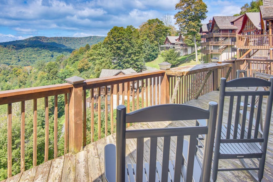 Ski & Hike: Mars Hill Mountaintop Cabin w/ Views Cabin in Tennessee