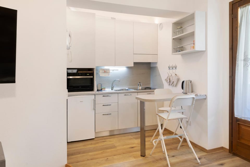 Kitchen or kitchenette, Living room