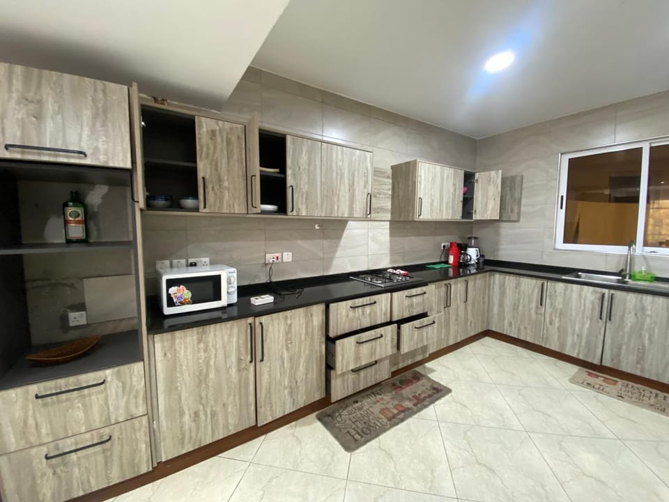 Coffee/tea facilities, Kitchen or kitchenette, oven, stove, toaster