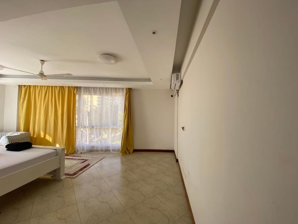 Bed, Photo of the whole room, Seating area, Bedroom