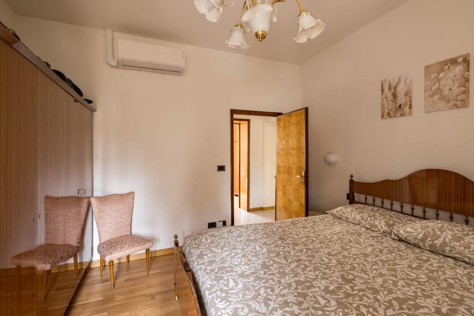 Bed, Bedroom, air conditioner