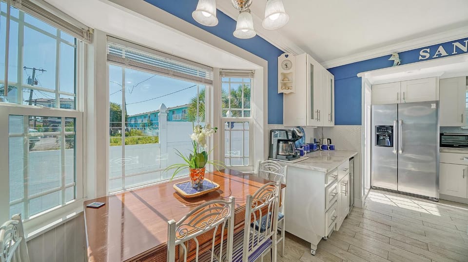 Santorini House in Bradenton Beach