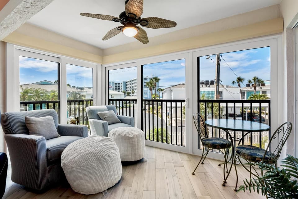 The Twins Hideaway at Sun Plaza West Apartment in Holmes Beach