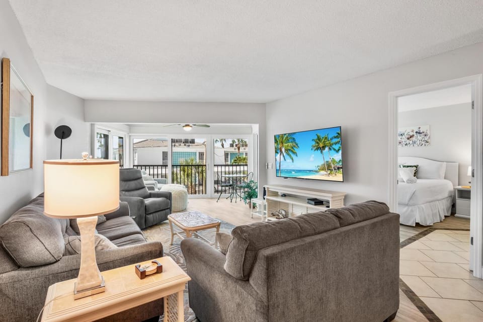 The Twins Hideaway at Sun Plaza West Apartment in Holmes Beach