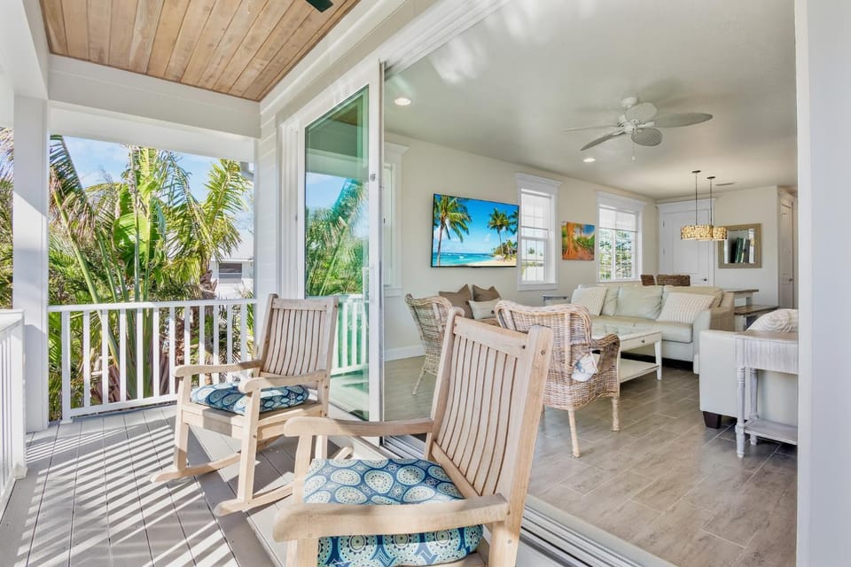 Coconut Breeze Estate House in Anna Maria Island