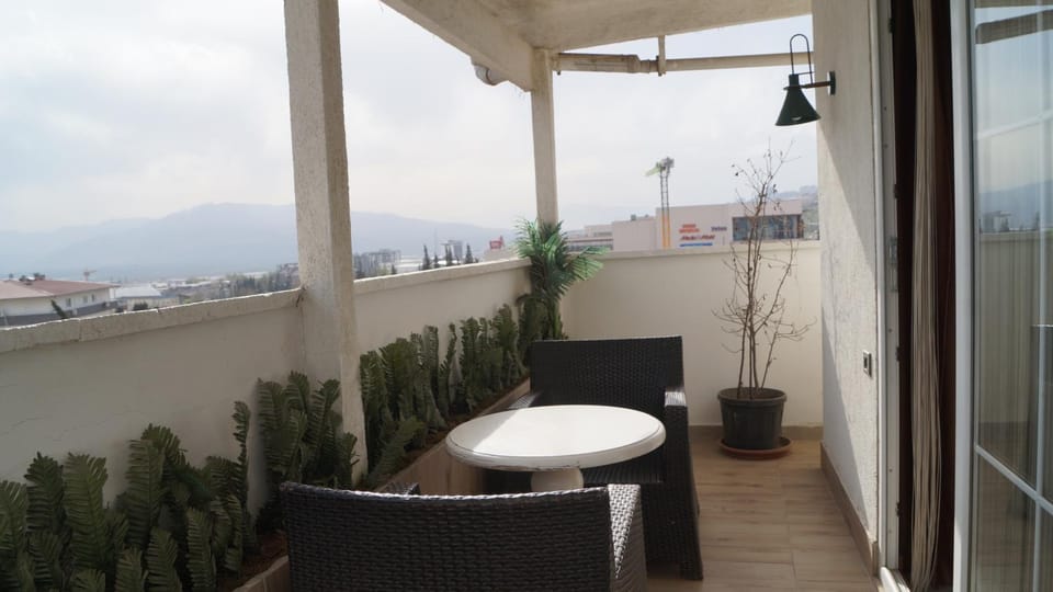View (from property/room), Balcony/Terrace, Seating area