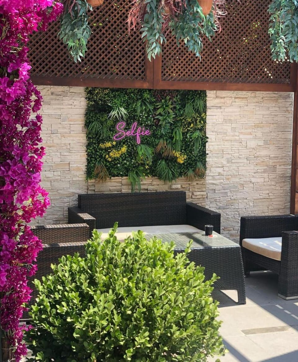 Patio, Day, Garden, Seating area