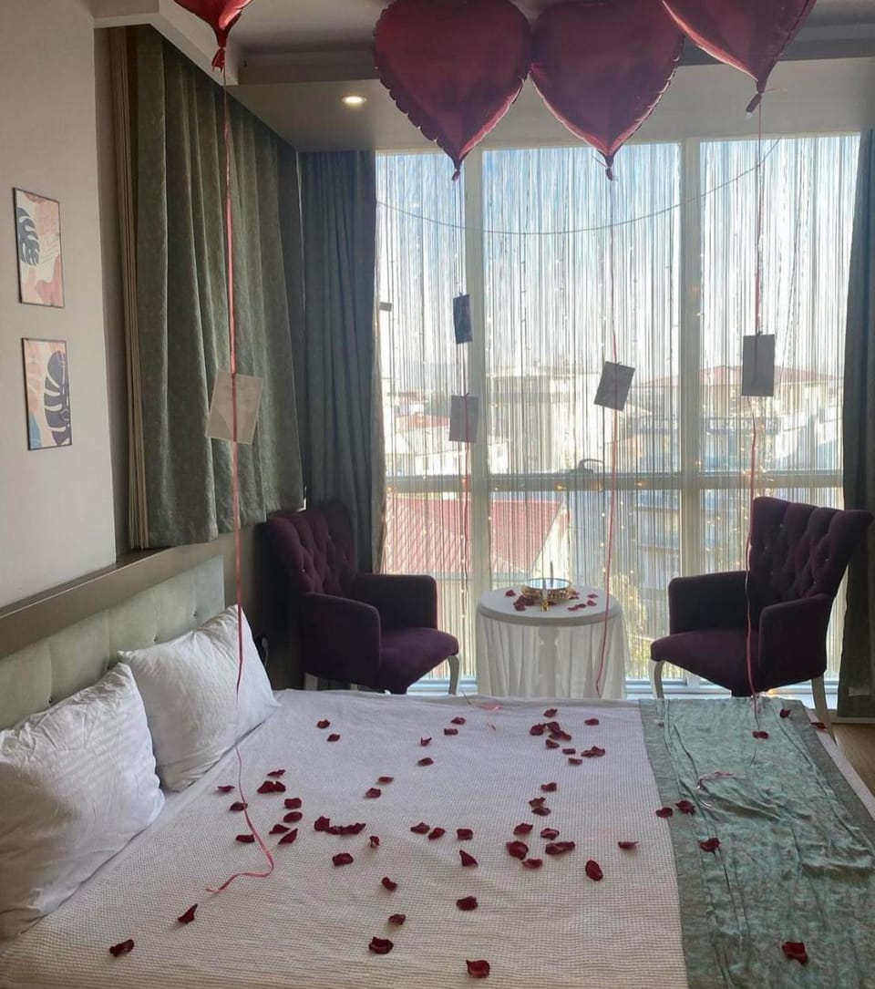 Bed, Seating area