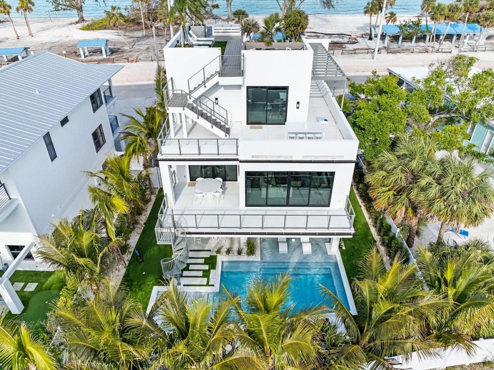 Deckadence House in Anna Maria Island