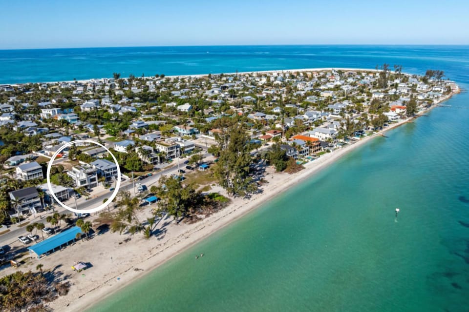 Deckadence House in Anna Maria Island