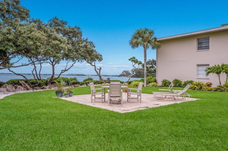 Beachy Butterfly Apartment in Holmes Beach