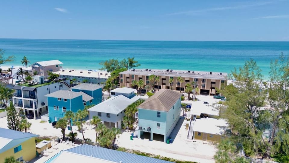 Beach Sunrise and Sunset Villas House in Bradenton Beach