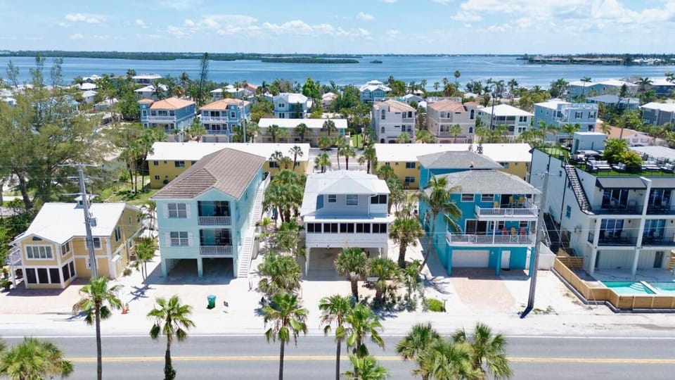 Beach Sunrise and Sunset Villas House in Bradenton Beach