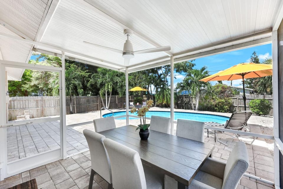 NEW Coral Reef Retreat Vanderbilt Beach 3BR, 2BA Private Pool House in Naples Park