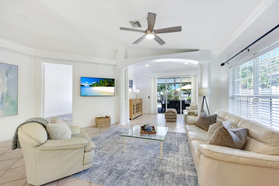 NEW Coral Reef Retreat Vanderbilt Beach 3BR, 2BA Private Pool House in Naples Park