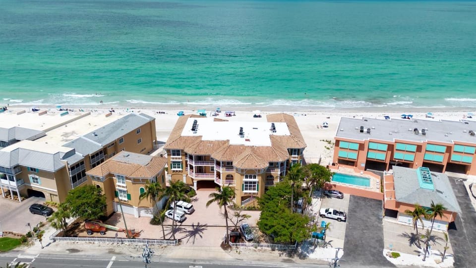 Marbella Villa 8 Apartment in Bradenton Beach