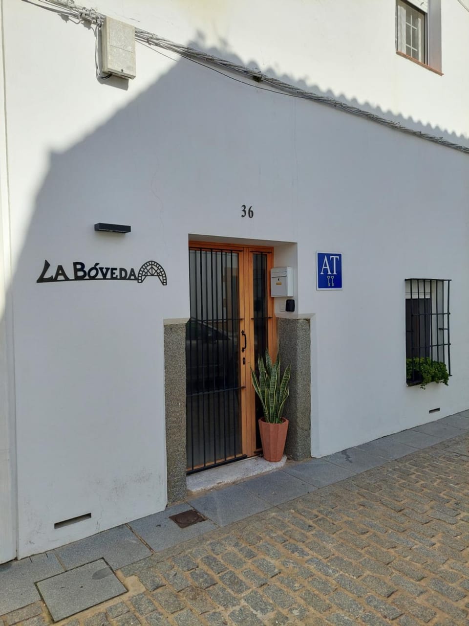 Facade/entrance