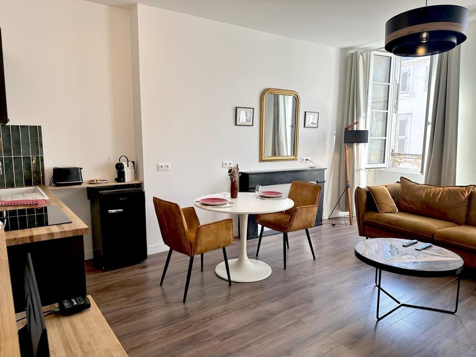 TV and multimedia, Kitchen or kitchenette, Living room, Dining area