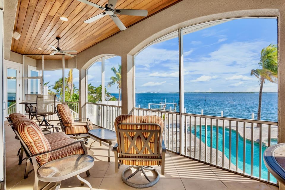 White Pelican House House in Bradenton Beach