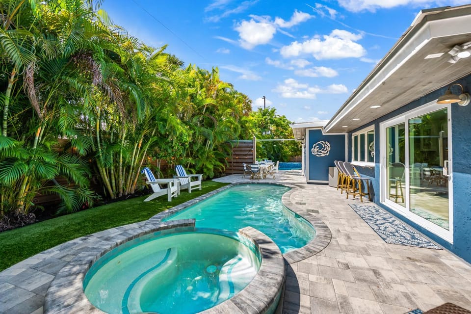 Blue Oasis Retreat House in Holmes Beach