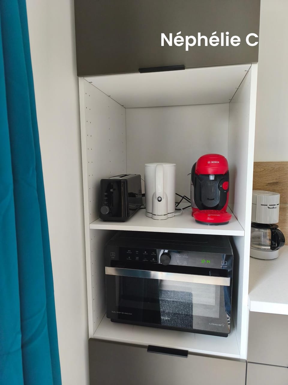 Coffee/tea facilities, dishwasher, oven, stove, toaster, kitchen