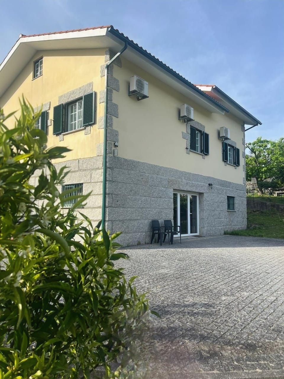 Property building, Garden, Balcony/Terrace