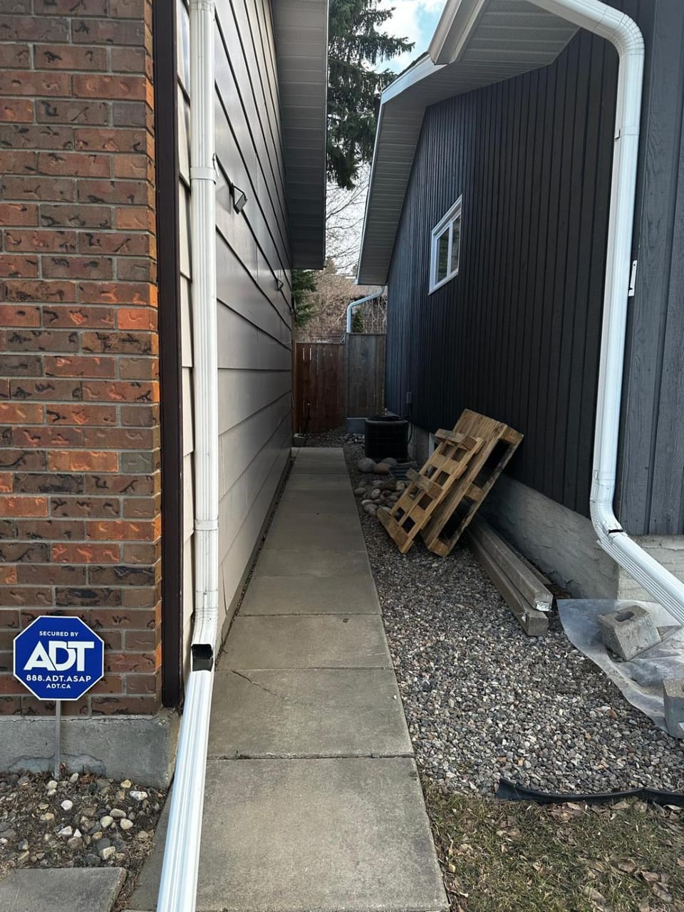1500 Sqft Entire Basement Cozy Private Suite Bed and Breakfast in Saskatoon
