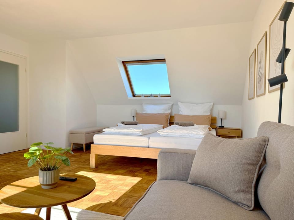 Bed, Living room, Photo of the whole room, Seating area, Bedroom