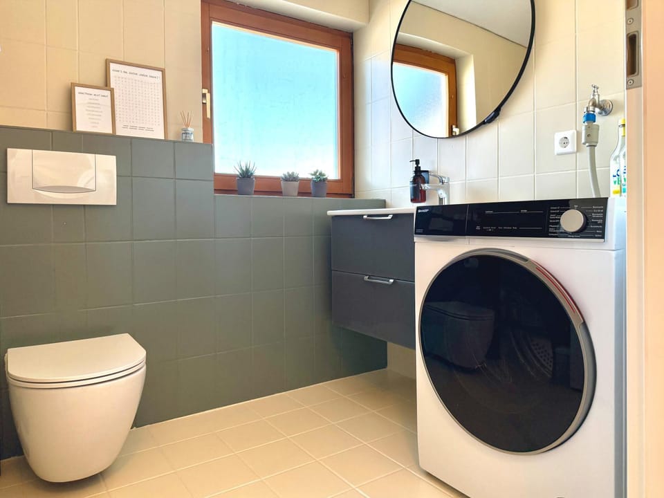 Toilet, Bathroom, washing machine