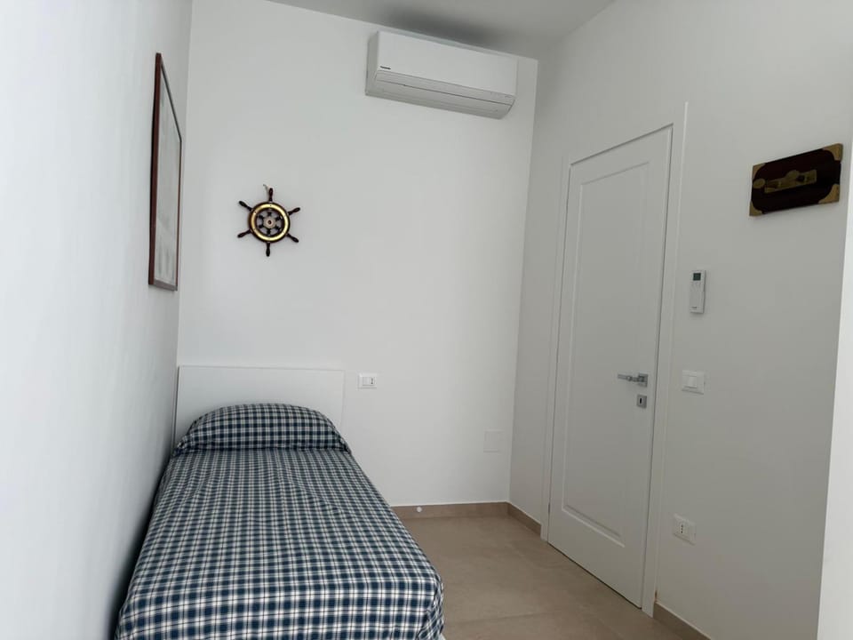 Bed, Bedroom, air conditioner