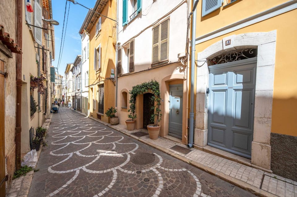 Charmant duplex au cœur du Vieil Antibes Apartment in Antibes