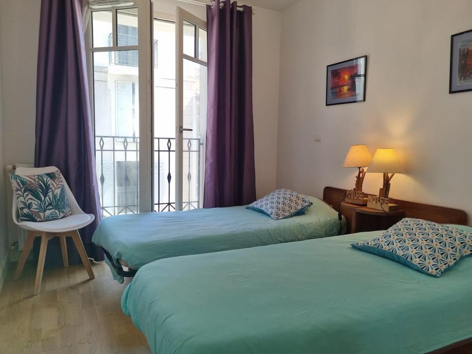 Photo of the whole room, Bedroom, Quiet street view