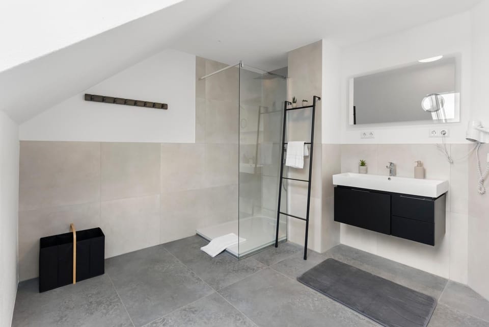 Shower, Bathroom, towels