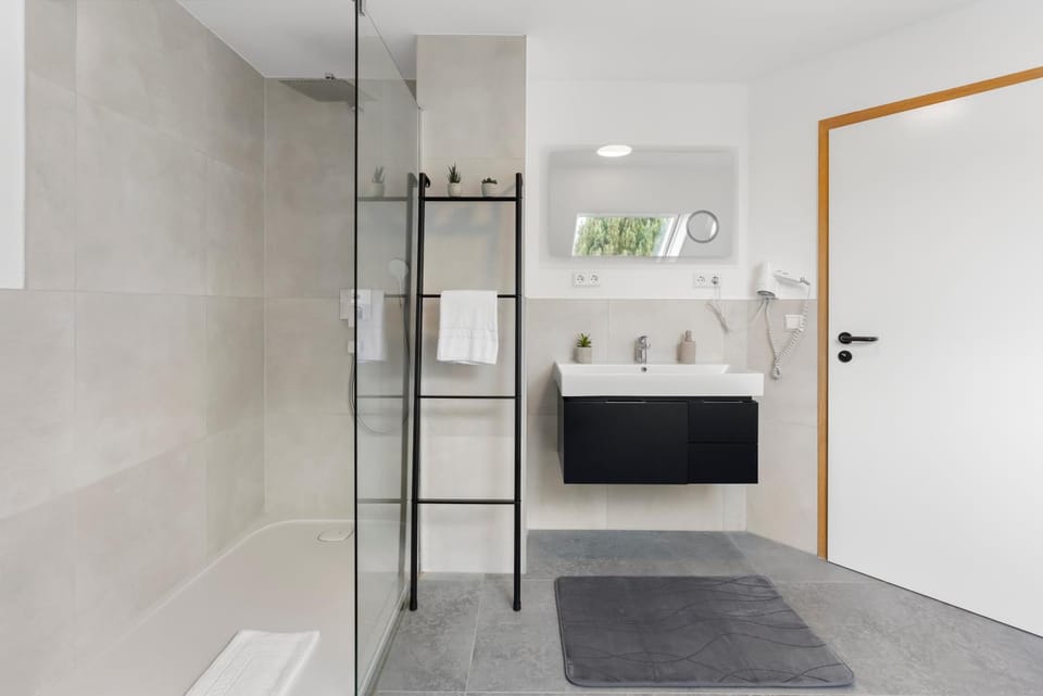 Shower, Bathroom, towels