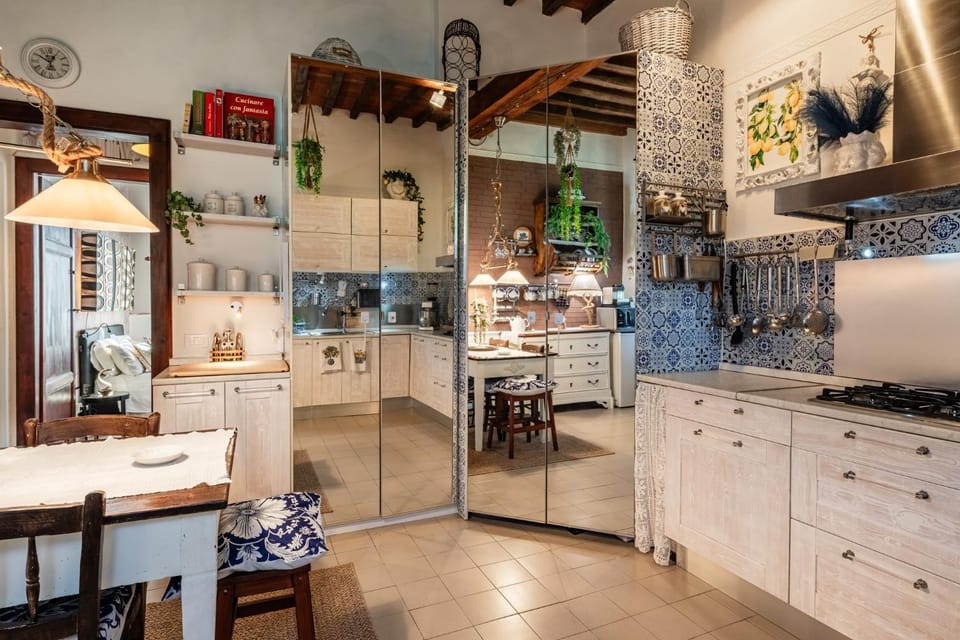 Kitchen or kitchenette, Living room