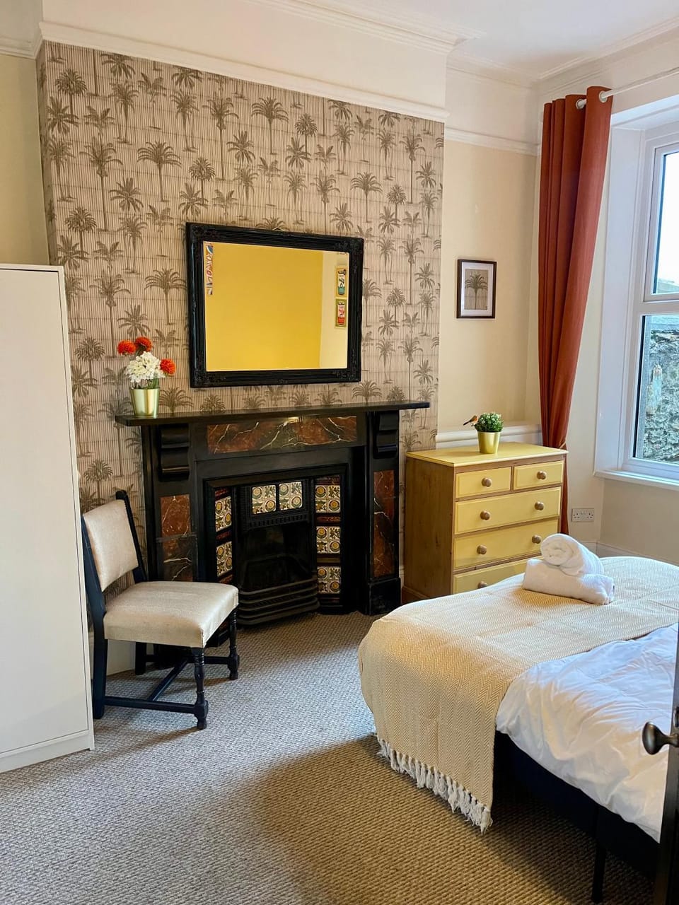6 Bedroom PLYMOUTH House in Plymouth