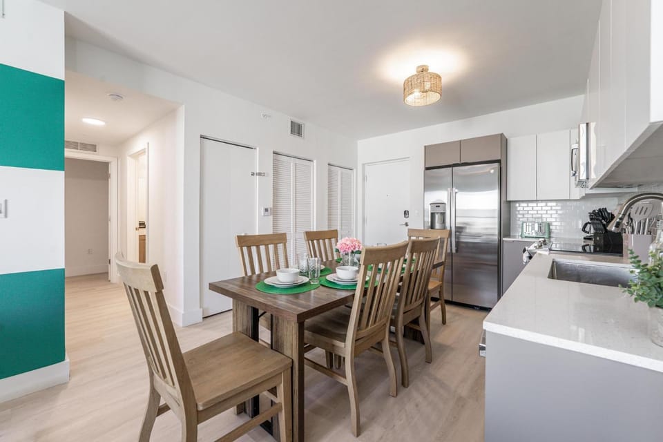 Kitchen or kitchenette, Seating area, Dining area, oven, stove, laundry, kitchen