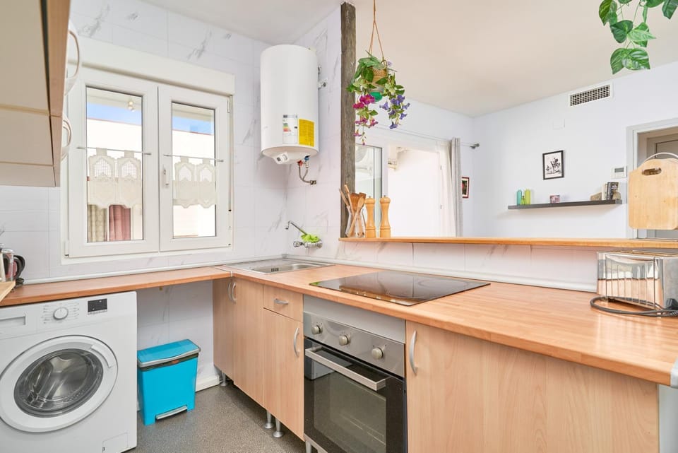 Kitchen or kitchenette, Living room