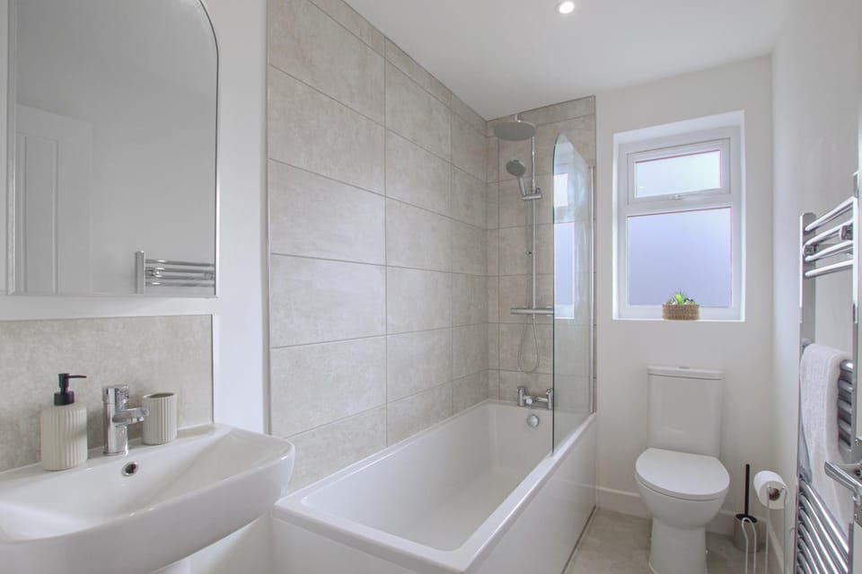 Shower, Toilet, Bathroom, Bath, towels