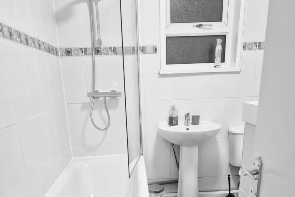 Shower, Toilet, Bathroom, Bath