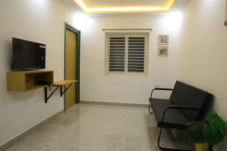 Photo of the whole room, Bedroom