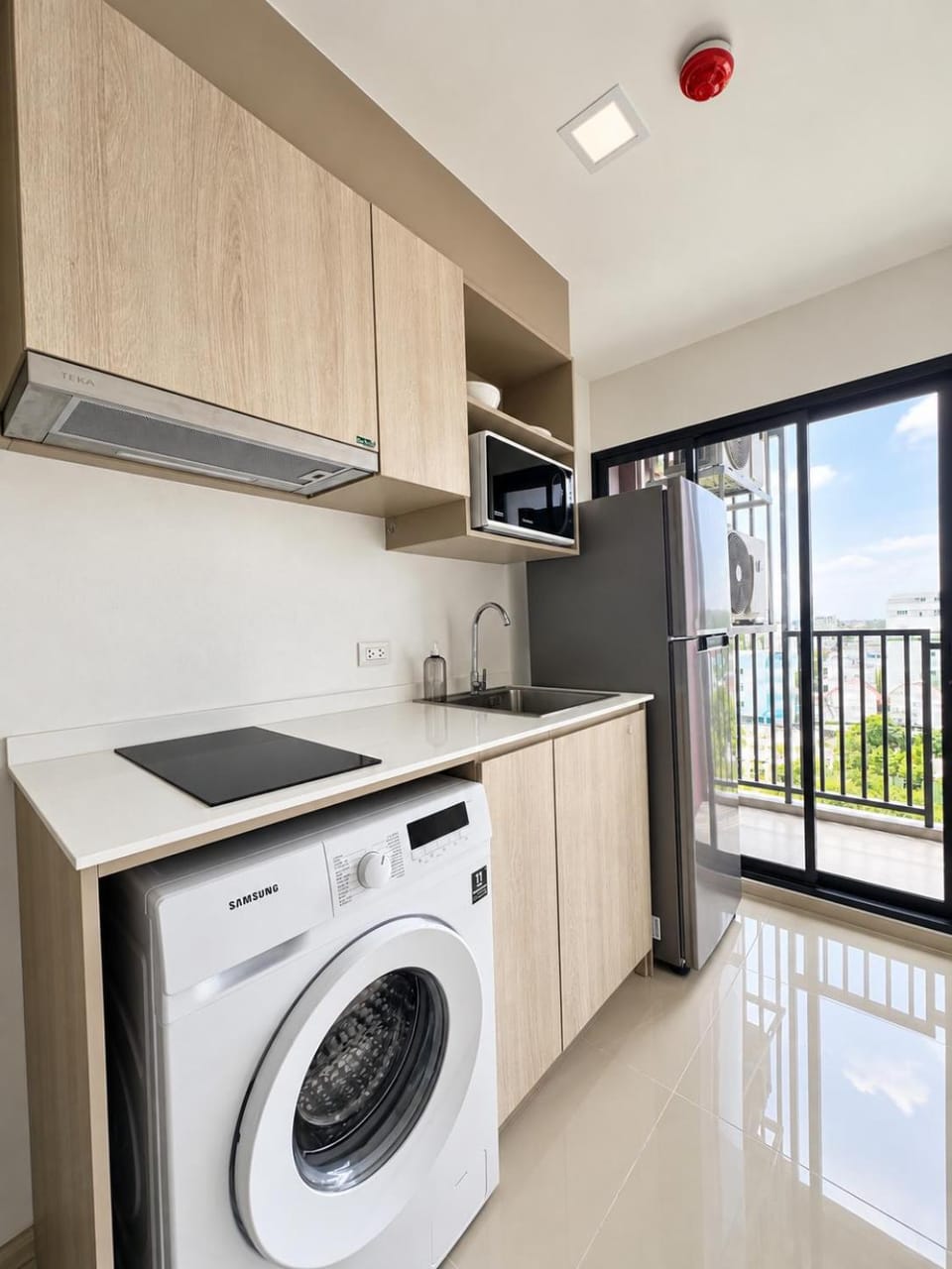 Kitchen or kitchenette, washing machine