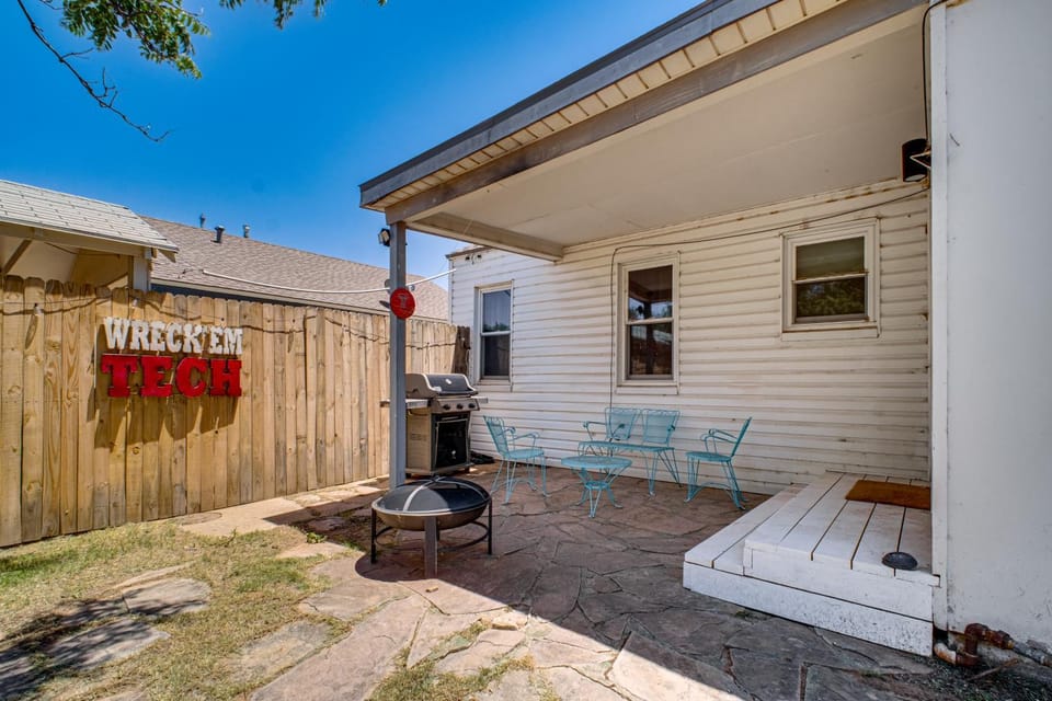 Time Machine: Games Galore in Lubbock Home By TTU! House in Lubbock
