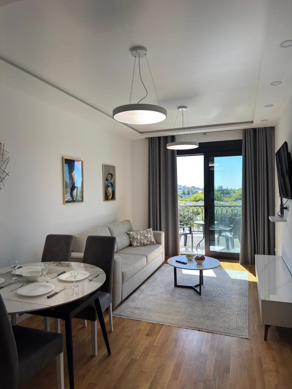 Bed, TV and multimedia, View (from property/room), Balcony/Terrace, Living room, Photo of the whole room, Seating area, Dining area, Bedroom