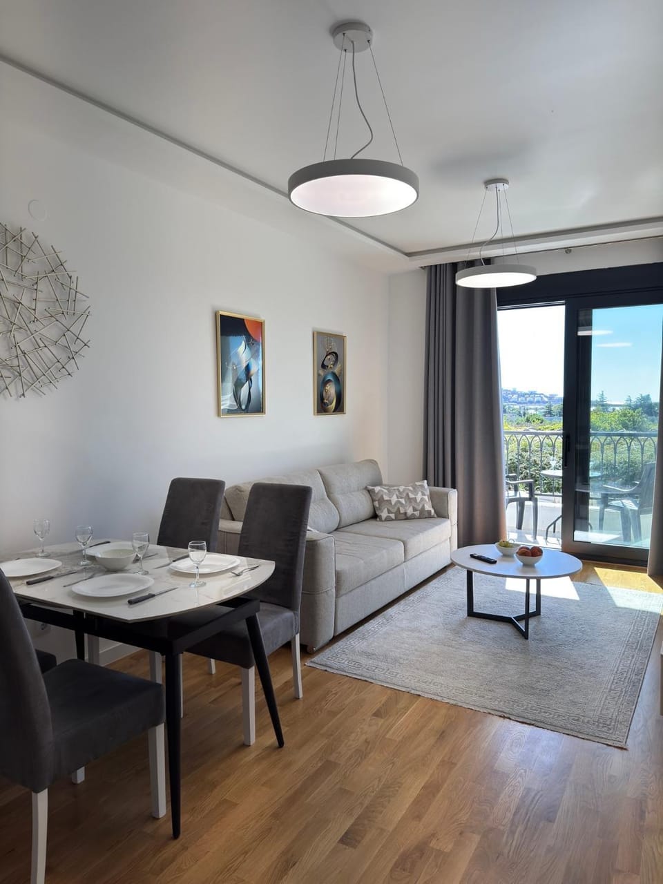 TV and multimedia, Living room, Seating area, Dining area