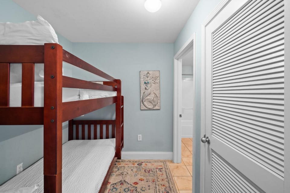 Bed, bunk bed