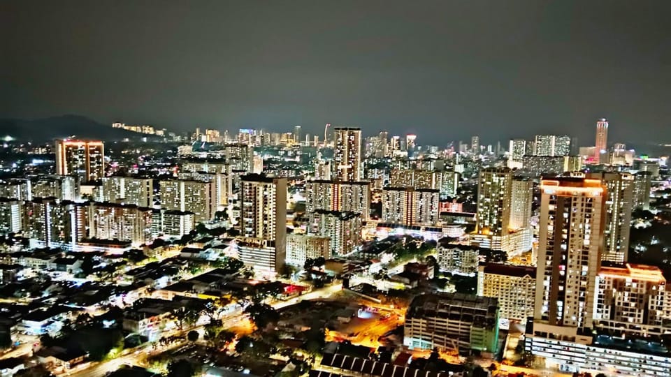 urban suites 3BR 10pax b30 infinity pool Apartment in George Town