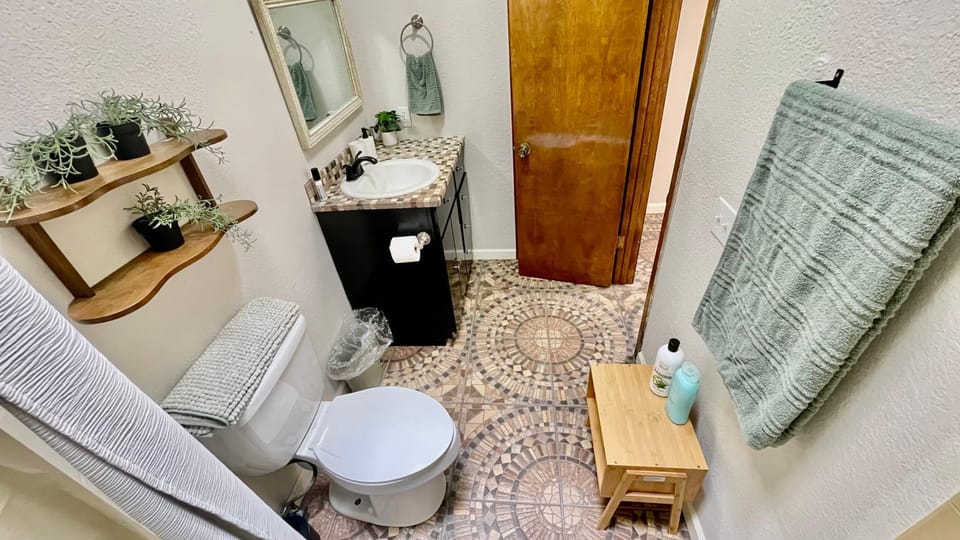 Bathroom, towels