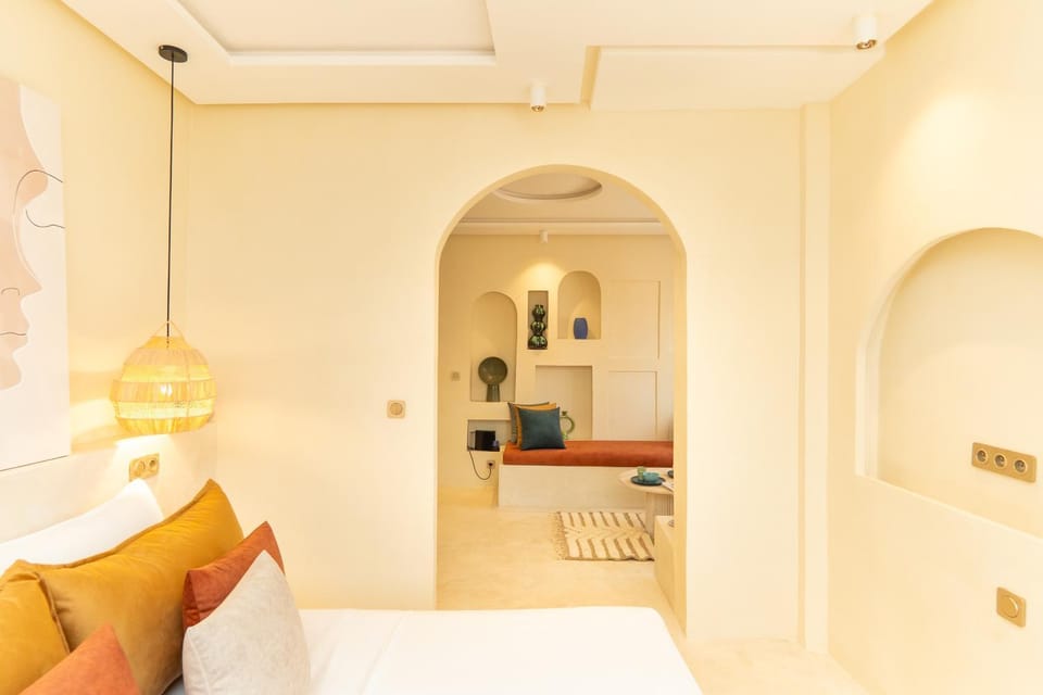 Bed, Living room, Photo of the whole room, Bedroom