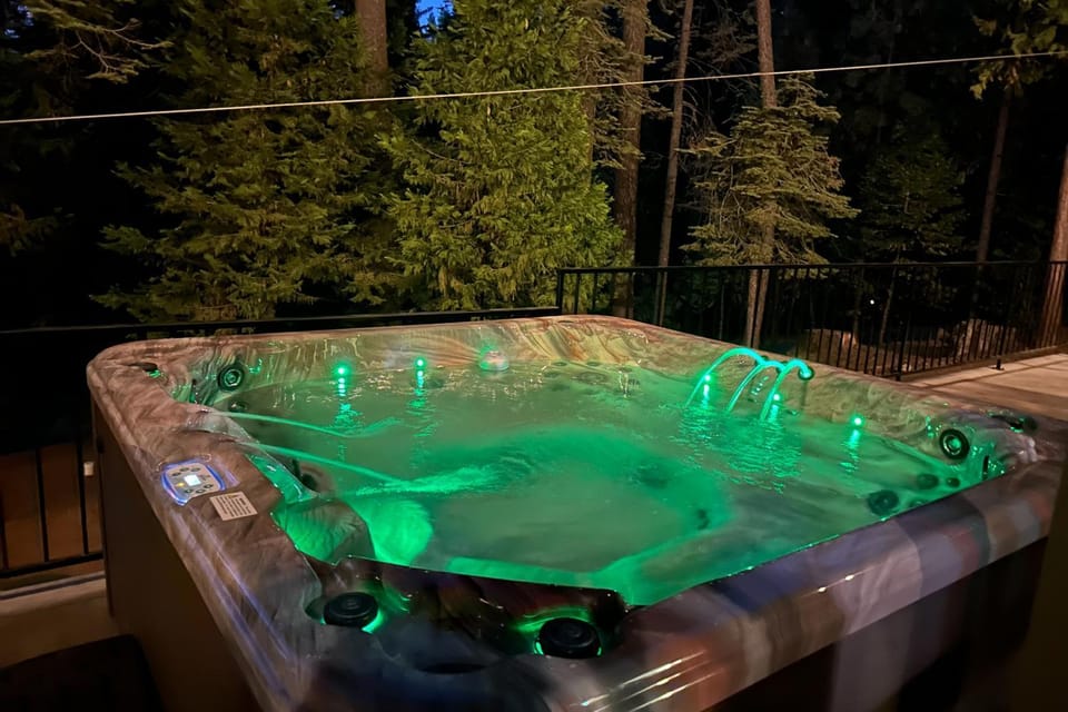 Hot Tub, Game Room & Home Gym: Serene Arnold Gem House in Arnold